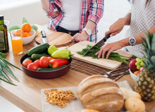 gorgeous,young,women,preparing,dinner,in,a,kitchen,concept,cooking,