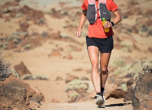 female,athlete,run,mountain,race,with,hydratation,trail,vest,for