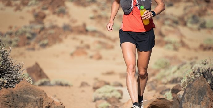 female,athlete,run,mountain,race,with,hydratation,trail,vest,for