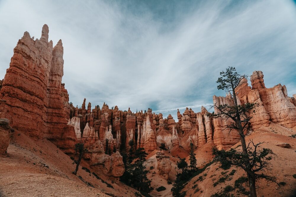dramatic,landscape,of,bryce,canyon,under,a,cloudy,blue,sky